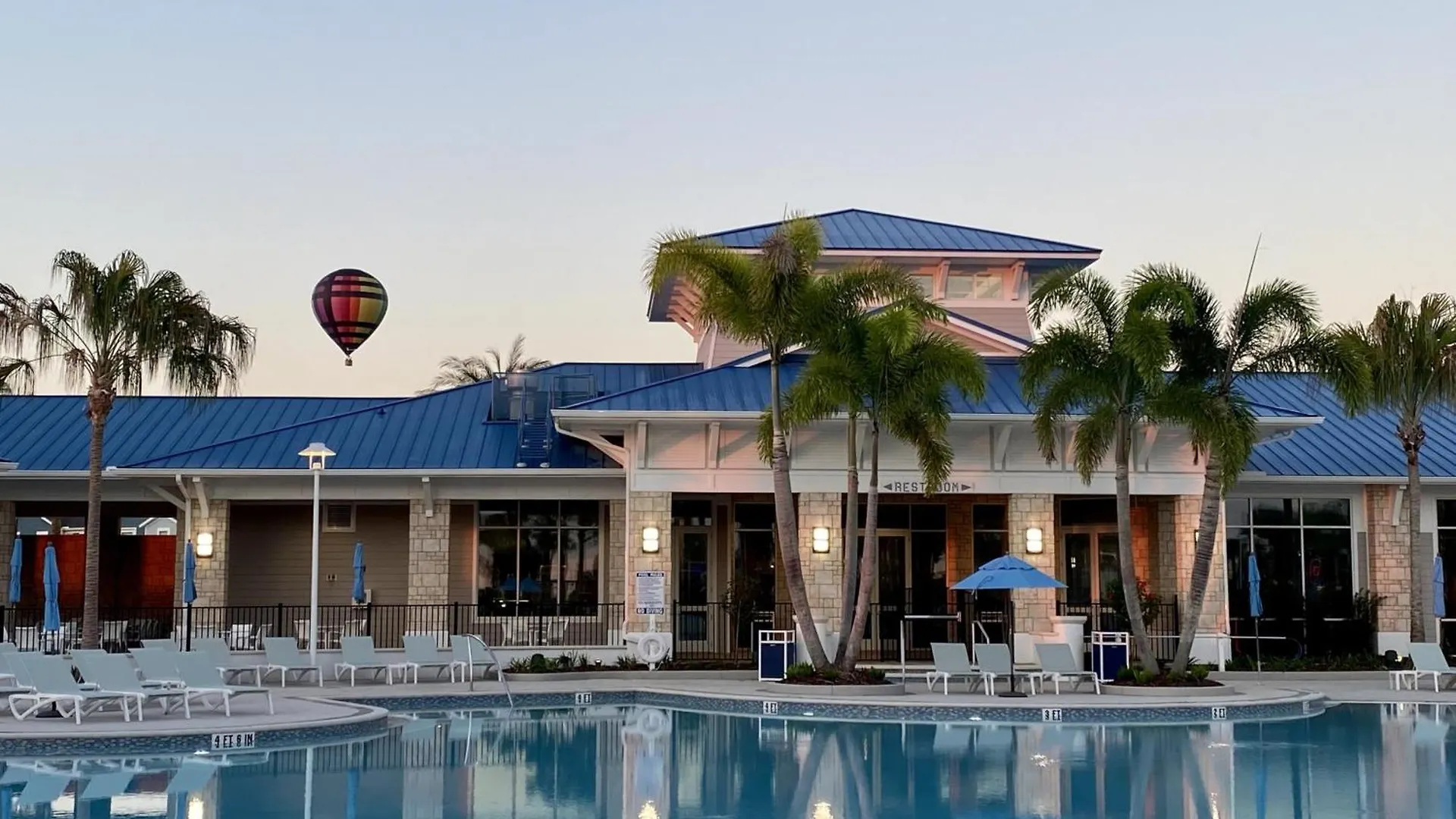 بيت للعطل 7 Bedrooms- 6 Bathrooms- Windsor Island 4057 La دافِنبورت