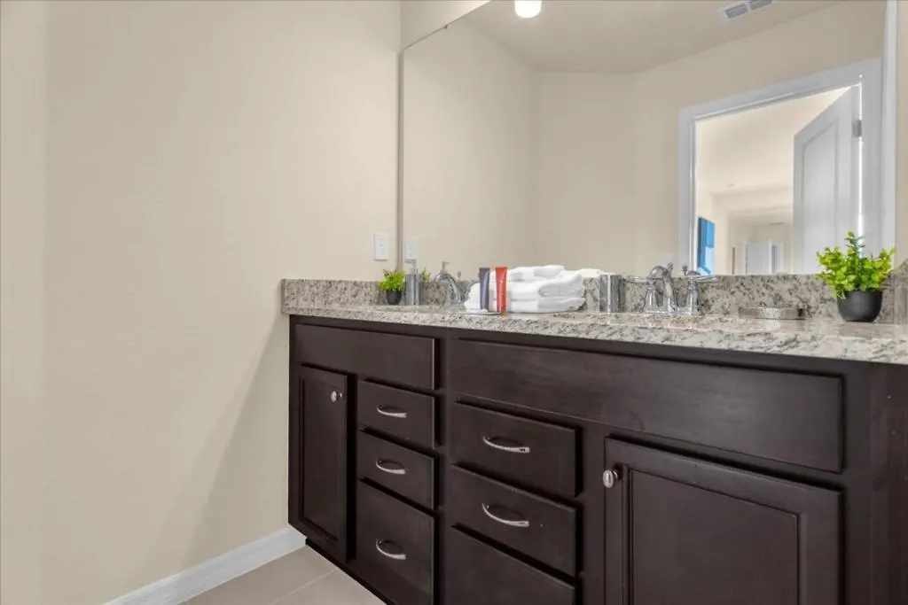 بيت للعطل 7 Bedrooms- 6 Bathrooms- Windsor Island 4057 La دافِنبورت