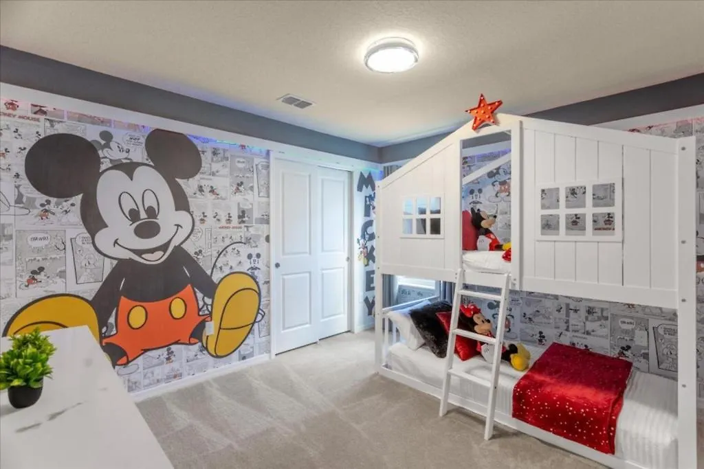 7 Bedrooms- 6 Bathrooms- Windsor Island 4057 La Davenport