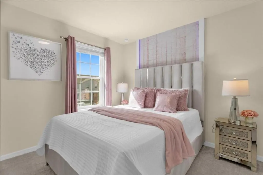 7 Bedrooms- 6 Bathrooms- Windsor Island 4057 La Davenport