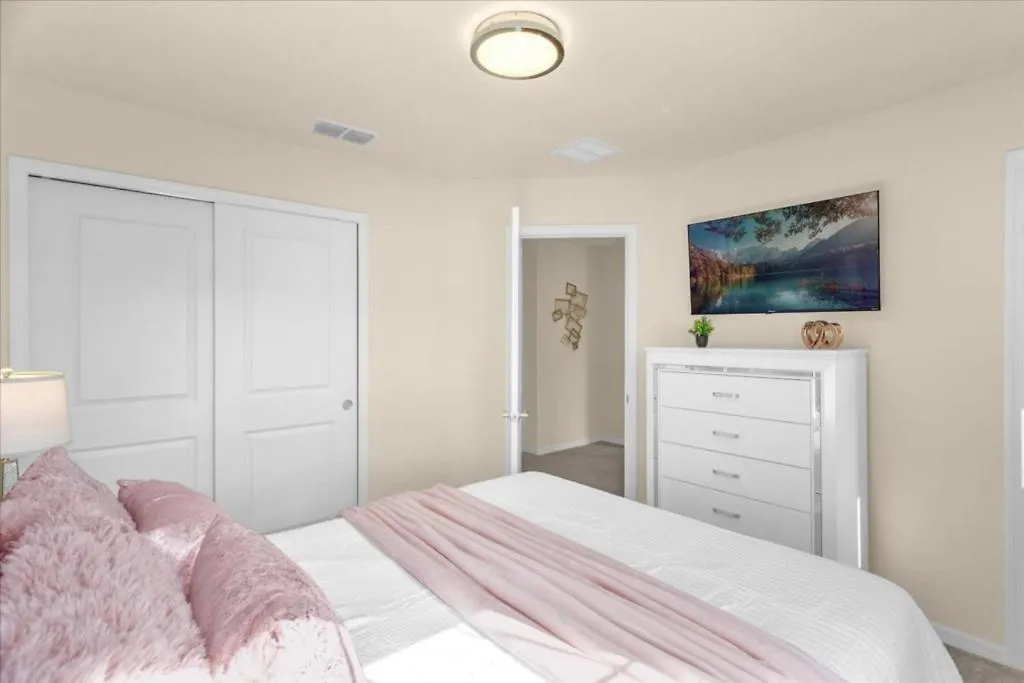 7 Bedrooms- 6 Bathrooms- Windsor Island 4057 La Davenport 0*,