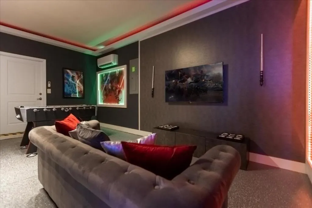 7 Bedrooms- 6 Bathrooms- Windsor Island 4057 La Davenport Holiday home